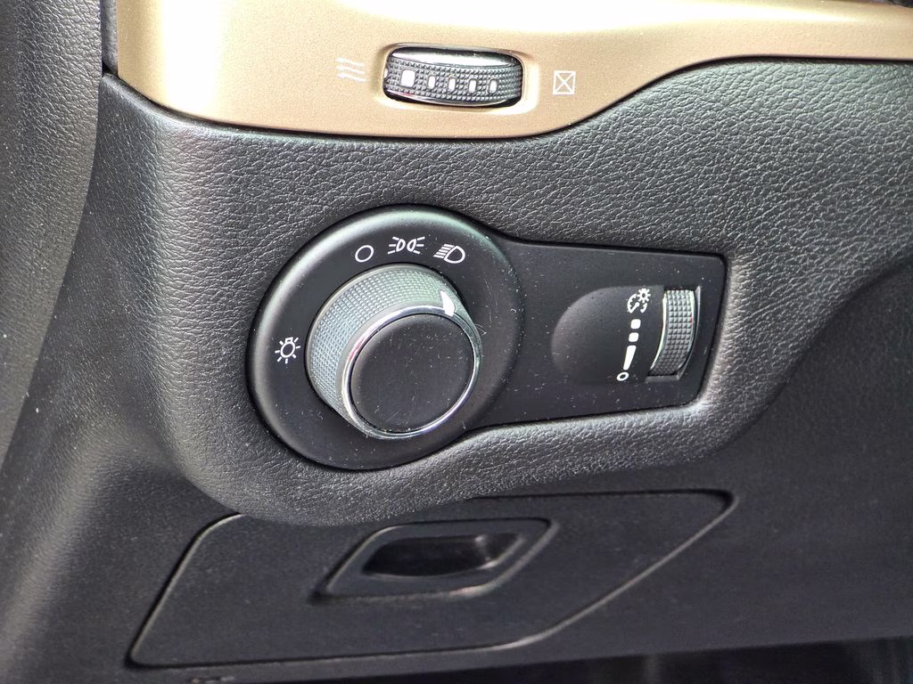 2017 Light Brownstone Pearlcoat Jeep Cherokee Sport 4X4 SUV