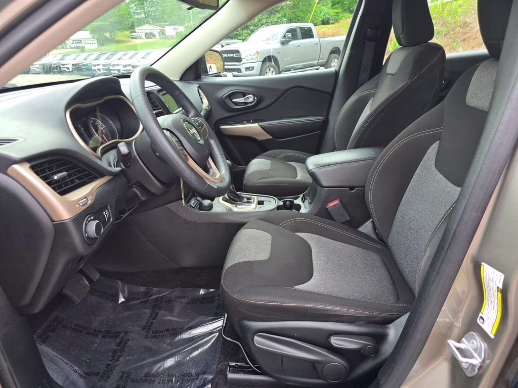 2017 Light Brownstone Pearlcoat Jeep Cherokee Sport 4X4 SUV