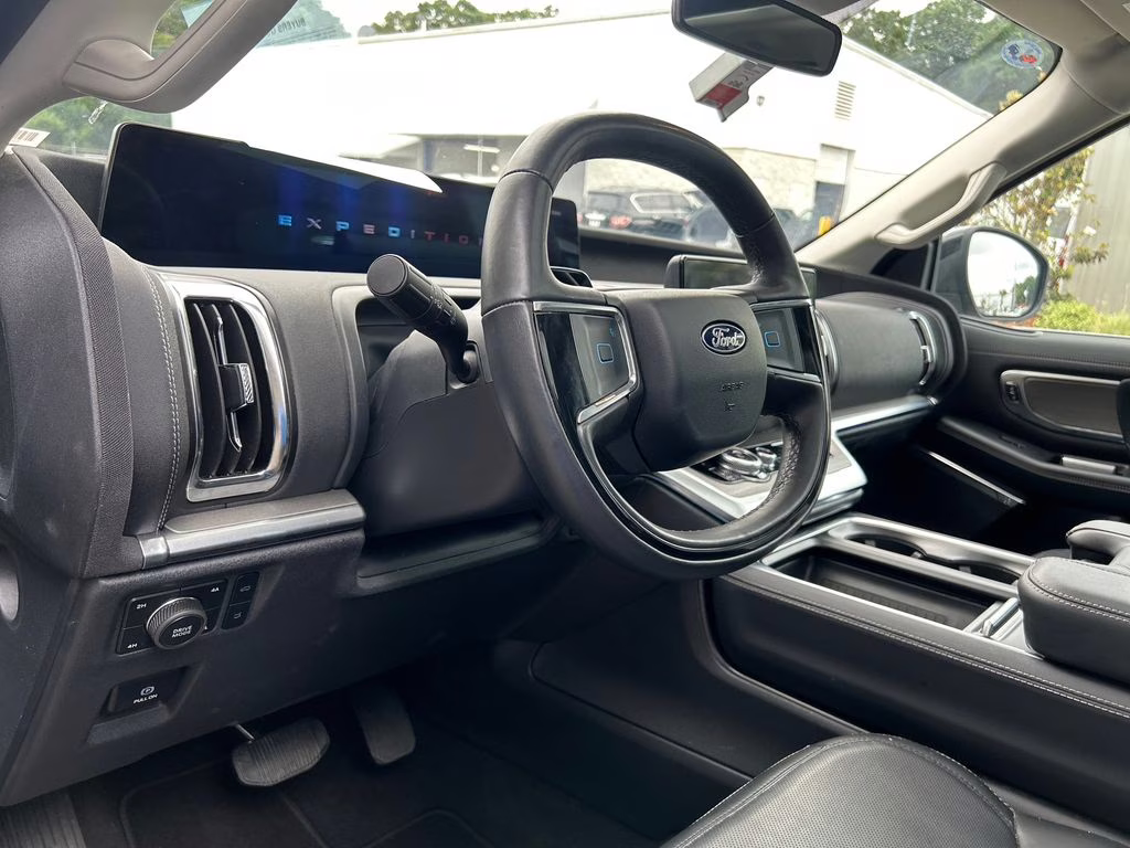 2025 Agate Black Metallic Ford Expedition Max Platinum 4X4 SUV