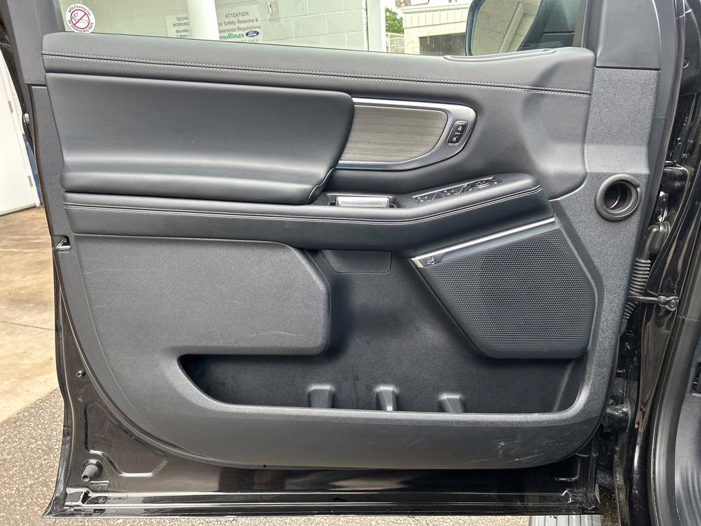 2025 Agate Black Metallic Ford Expedition Max Platinum 4X4 SUV