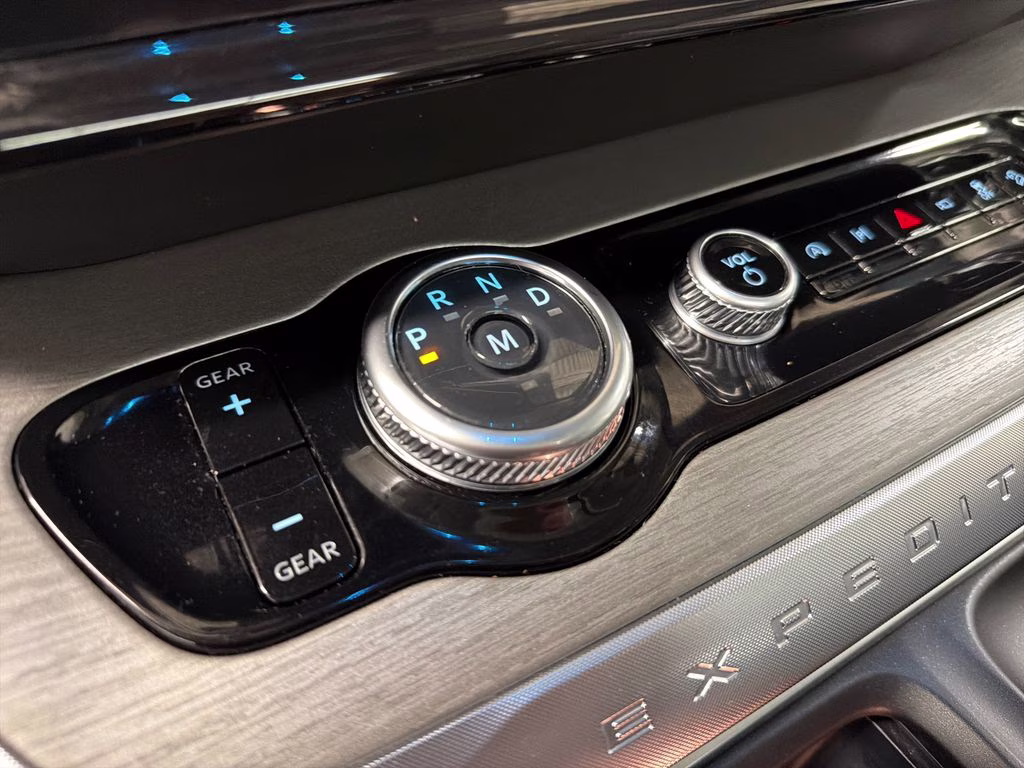 2025 Agate Black Metallic Ford Expedition Platinum 4X4 SUV