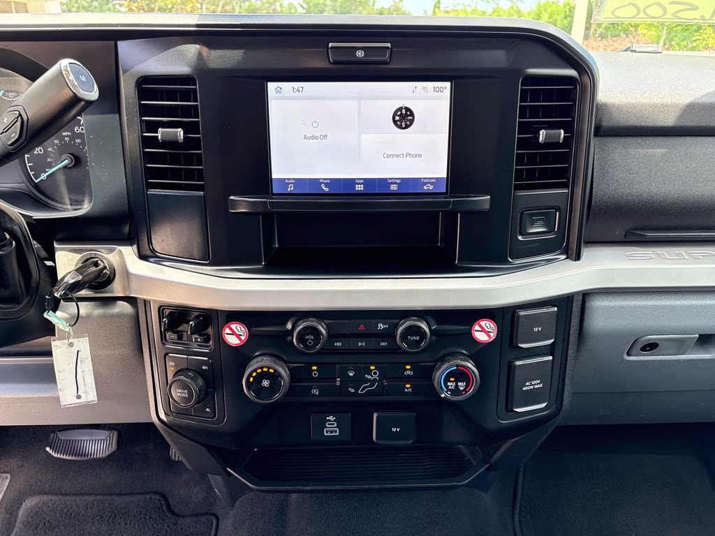 2025 Oxford White Ford Super Duty F-250 SRW XLT 4X4 Truck
