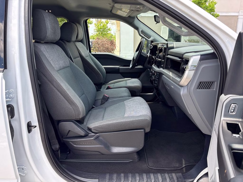 2025 Oxford White Ford Super Duty F-250 SRW XLT 4X4 Truck