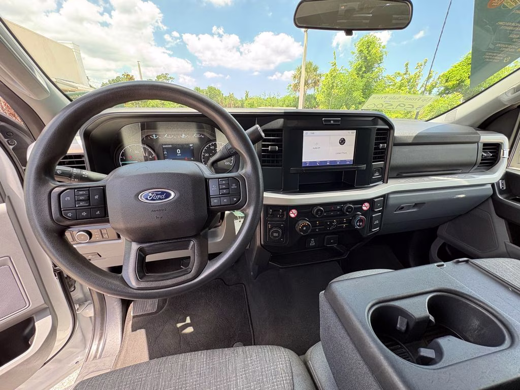 2025 Oxford White Ford Super Duty F-250 SRW XLT 4X4 Truck