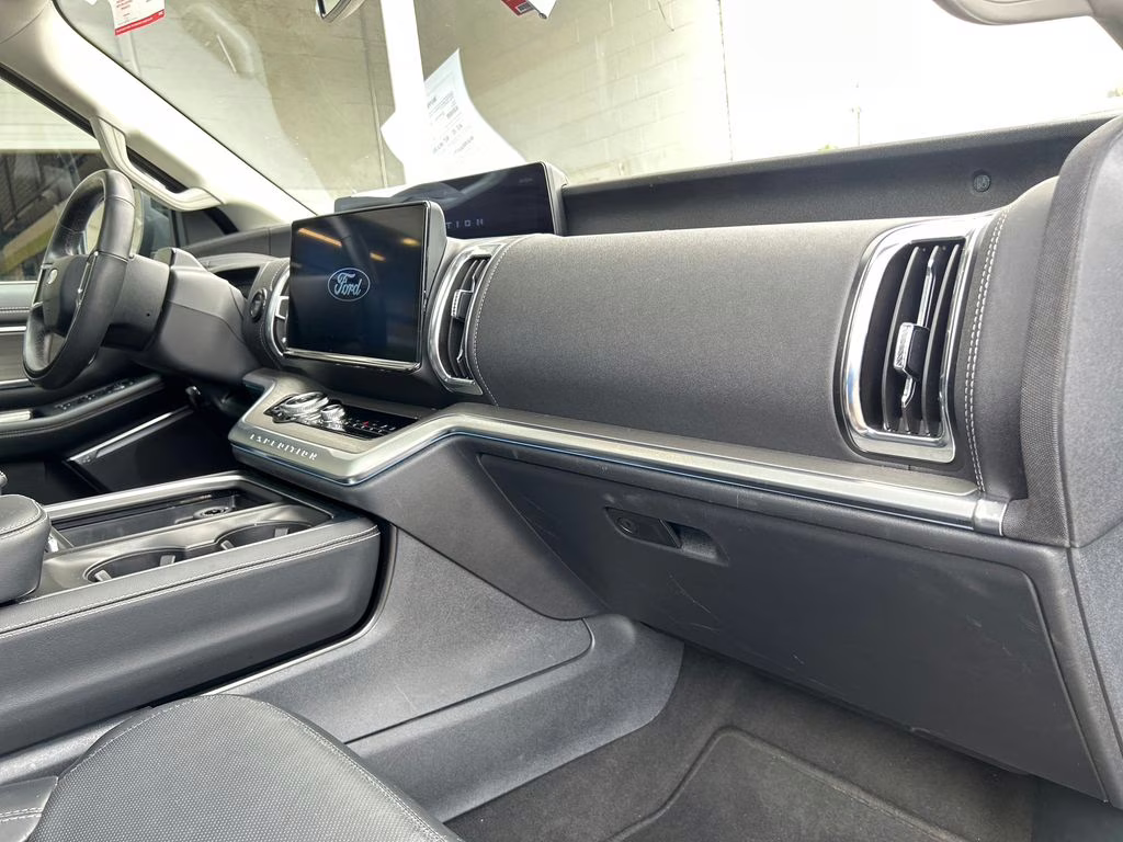 2025 Agate Black Metallic Ford Expedition Max Platinum 4X4 SUV