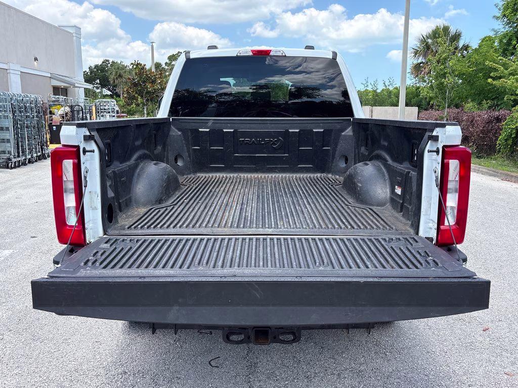 2025 Oxford White Ford Super Duty F-250 SRW XLT 4X4 Truck