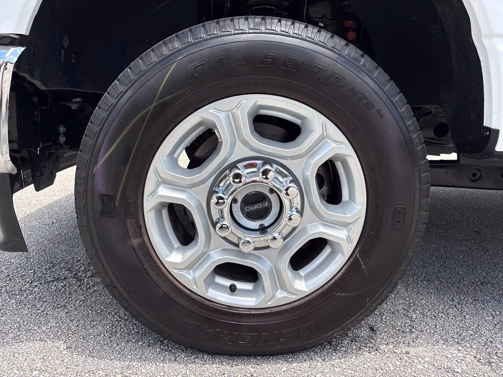 2025 Oxford White Ford Super Duty F-250 SRW XLT 4X4 Truck