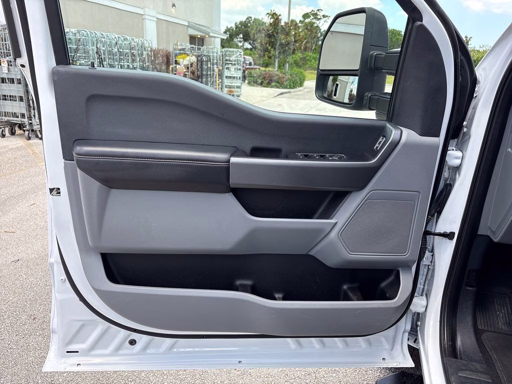 2025 Oxford White Ford Super Duty F-250 SRW XLT 4X4 Truck