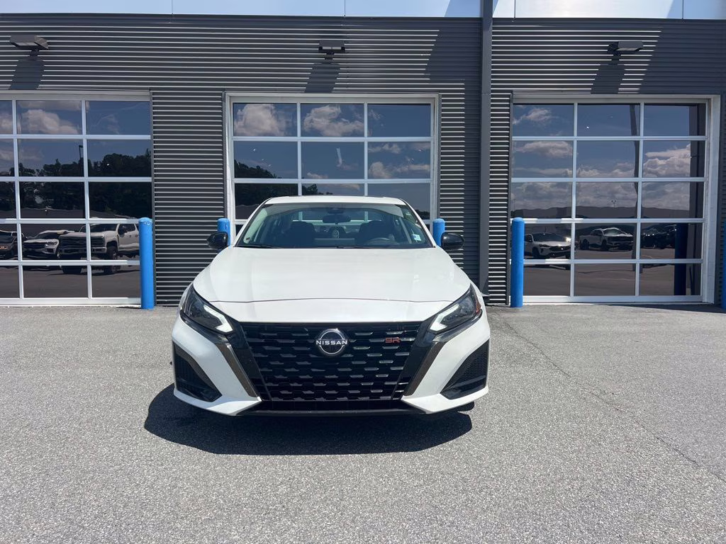 2024 Pearl White Tricoat Nissan Altima 2.5 SR FWD Sedan
