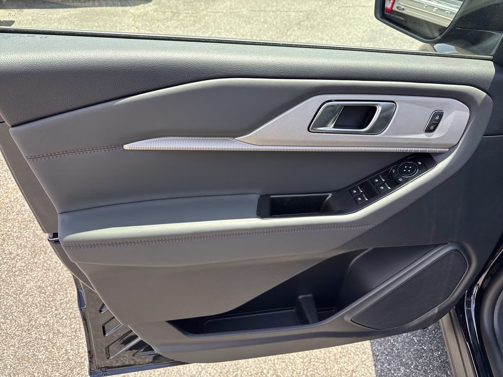 2026 Agate Black Metallic Ford Explorer Active RWD SUV
