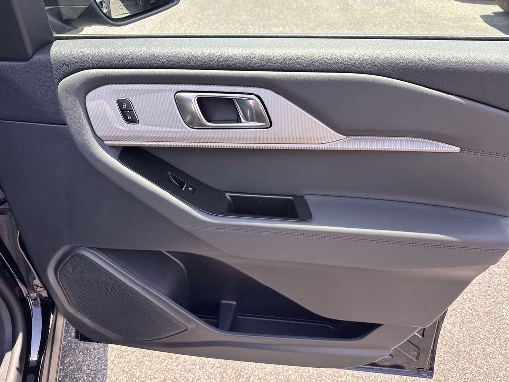 2026 Agate Black Metallic Ford Explorer Active RWD SUV