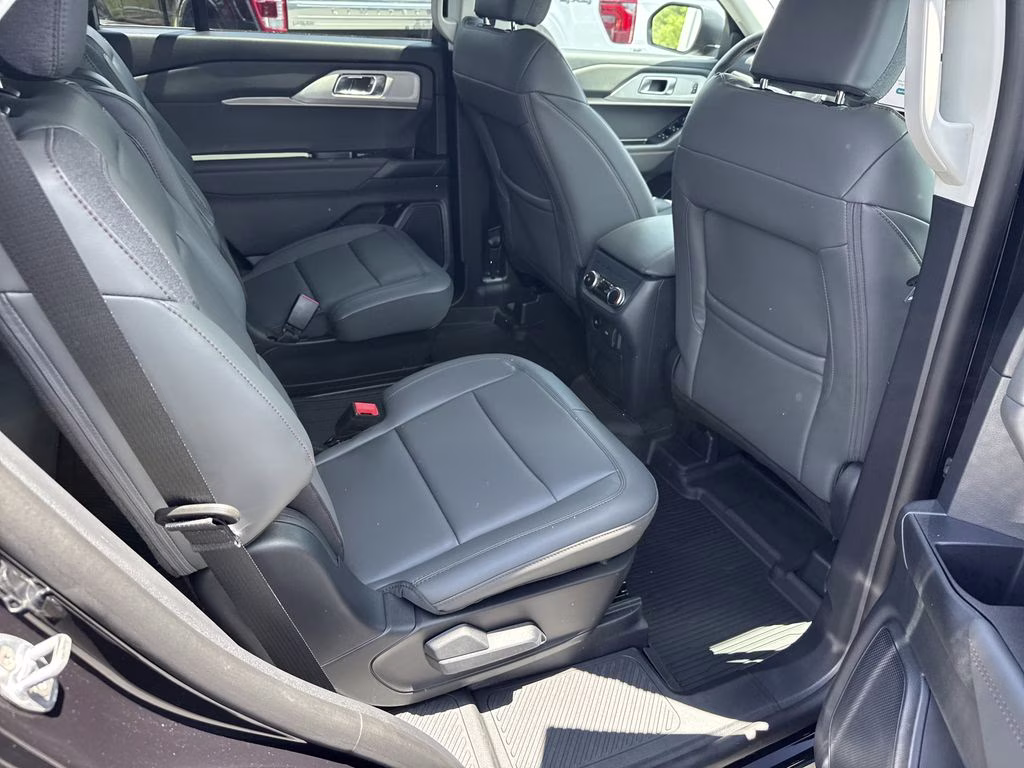 2026 Agate Black Metallic Ford Explorer Active RWD SUV