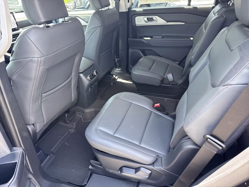 2026 Agate Black Metallic Ford Explorer Active RWD SUV