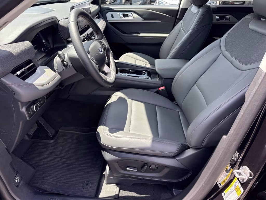 2026 Agate Black Metallic Ford Explorer Active RWD SUV