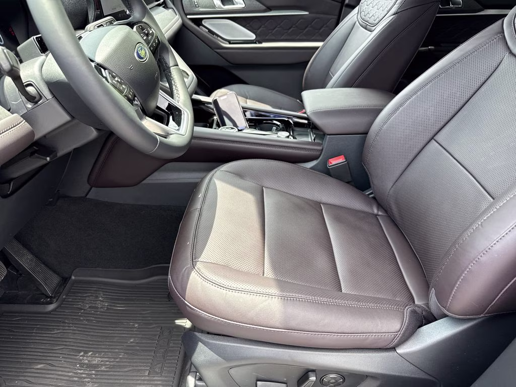 2026 Black Ford Explorer Platinum 4X4 SUV