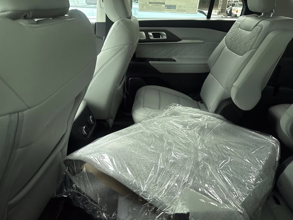 2026 White Ford Explorer Platinum 4X4 SUV