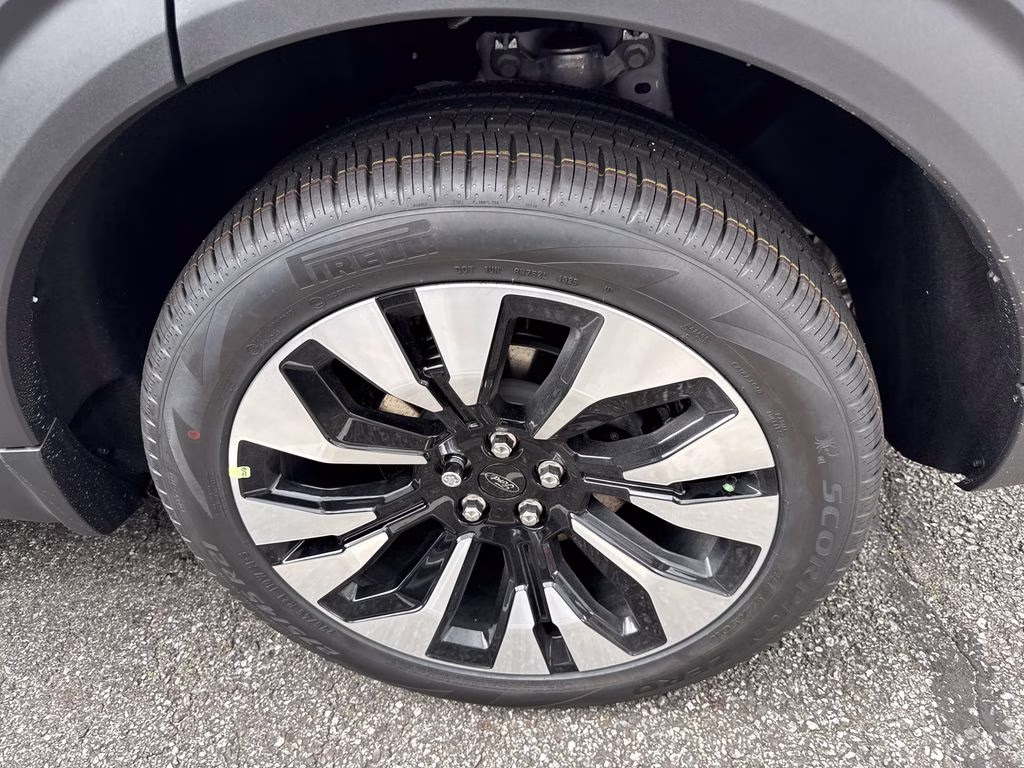2026 White Ford Explorer Platinum 4X4 SUV
