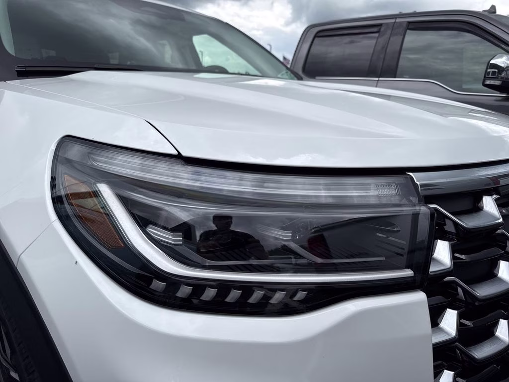 2026 White Ford Explorer Platinum 4X4 SUV