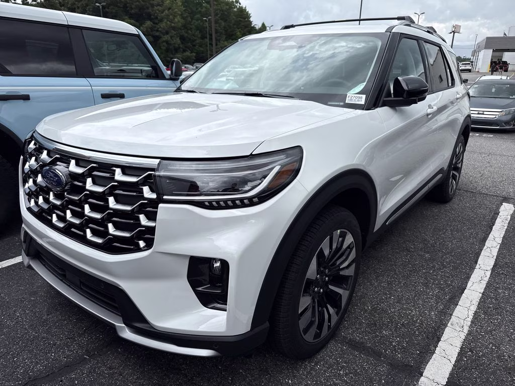 2026 White Ford Explorer Platinum 4X4 SUV