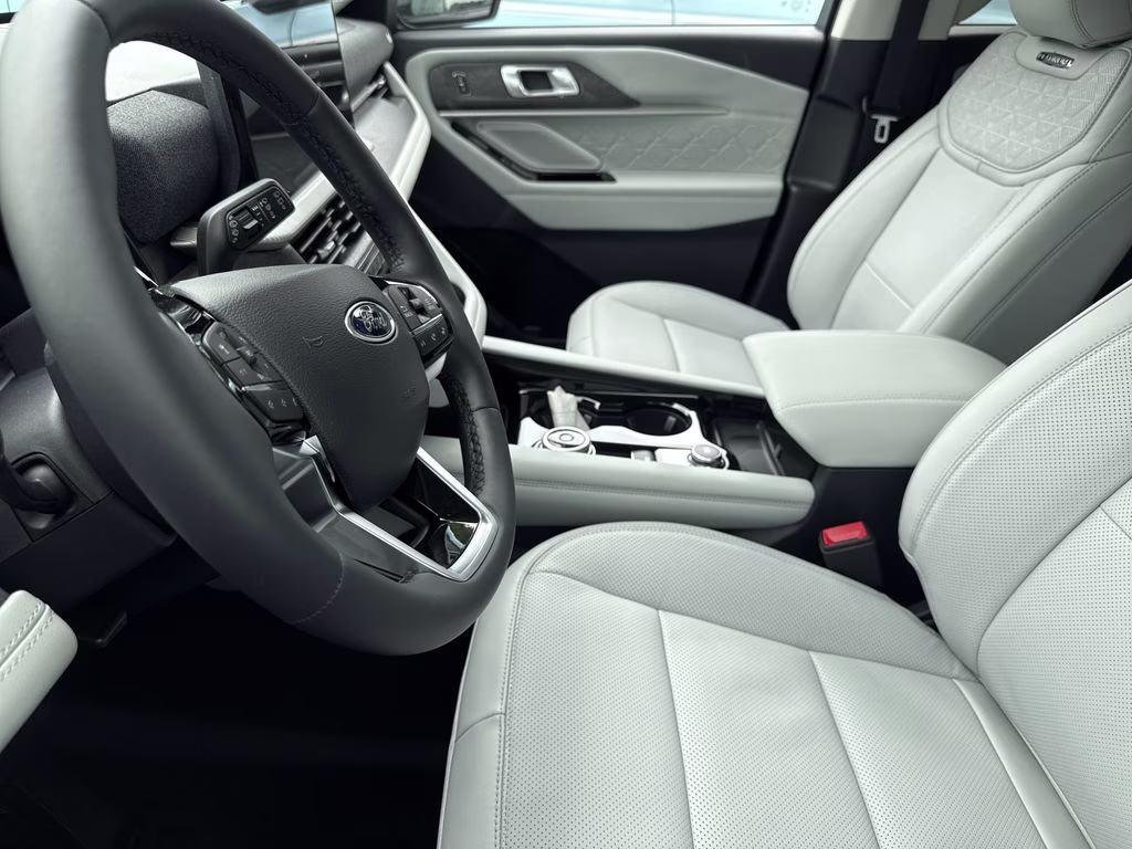 2026 White Ford Explorer Platinum 4X4 SUV