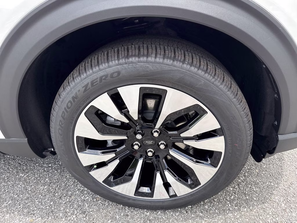 2026 Star White Metallic Tri-Coat Ford Explorer Platinum 4X4 SUV