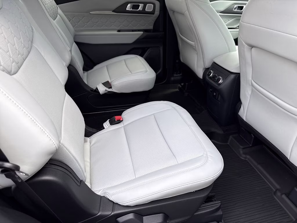 2026 Star White Metallic Tri-Coat Ford Explorer Platinum 4X4 SUV