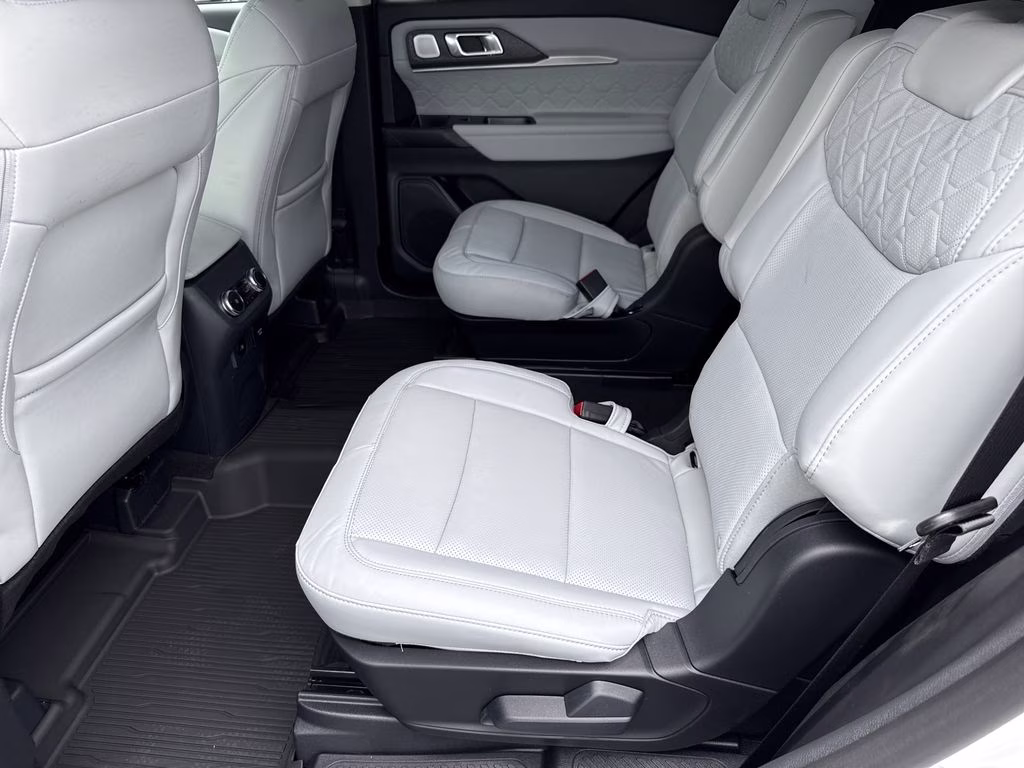 2026 Star White Metallic Tri-Coat Ford Explorer Platinum 4X4 SUV