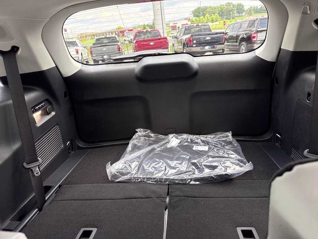 2026 Star White Metallic Tri-Coat Ford Explorer Platinum 4X4 SUV