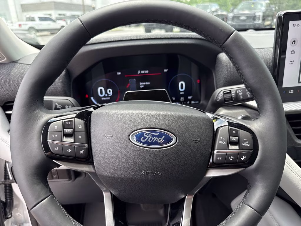 2026 Star White Metallic Tri-Coat Ford Explorer Platinum 4X4 SUV