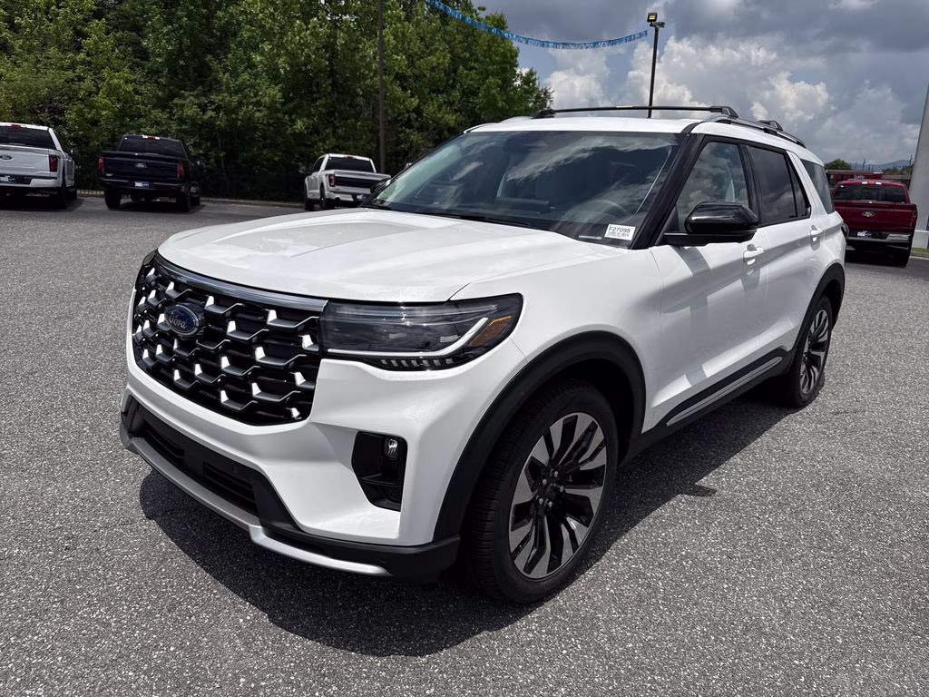 2026 Star White Metallic Tri-Coat Ford Explorer Platinum 4X4 SUV