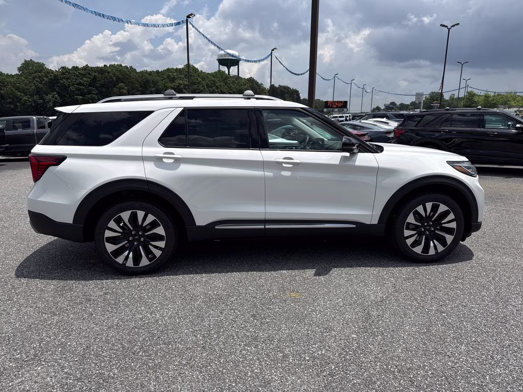 2026 Star White Metallic Tri-Coat Ford Explorer Platinum 4X4 SUV