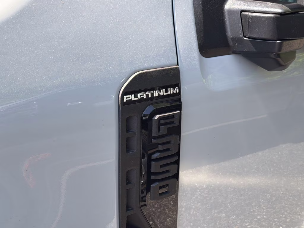 2026 Avalanche Ford Super Duty F-350 DRW Platinum 4X4 Truck