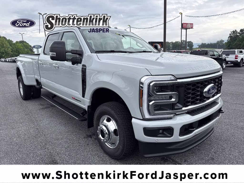 2026 Ford F-350 Platinum 4x4 Crew Cab 8' Box DRW's photo