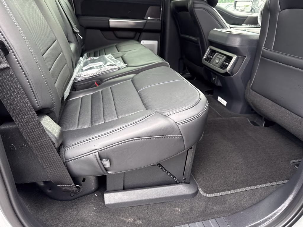 2026 Avalanche Ford Super Duty F-350 DRW 4X4 Truck