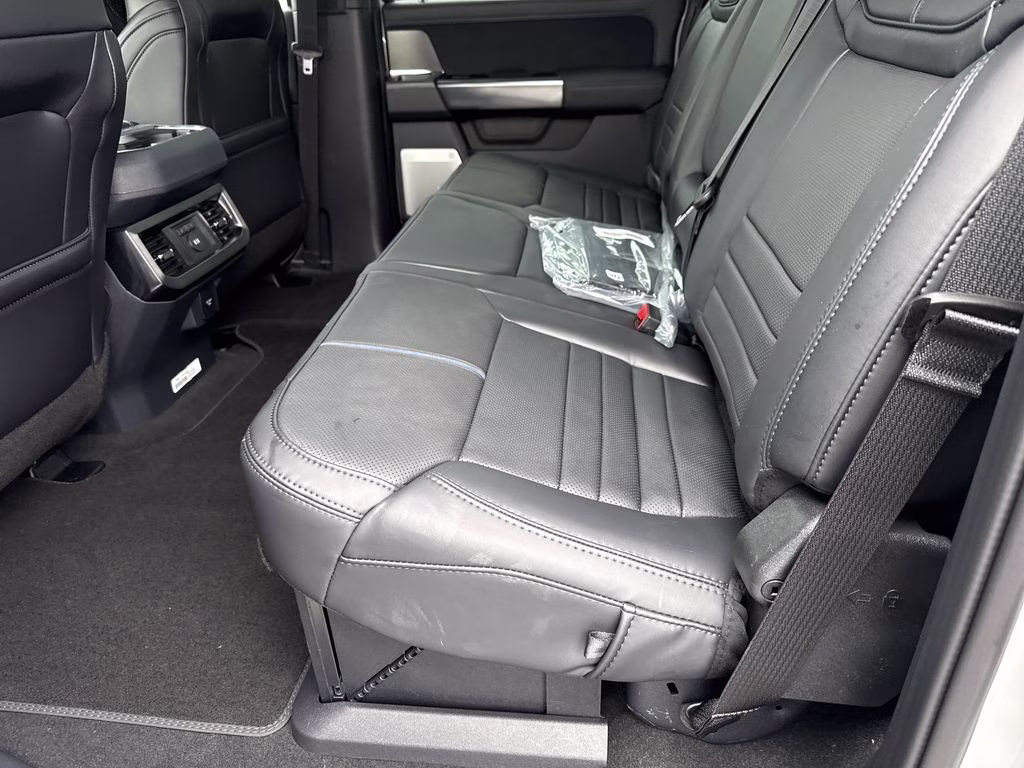 2026 Avalanche Ford Super Duty F-350 DRW 4X4 Truck