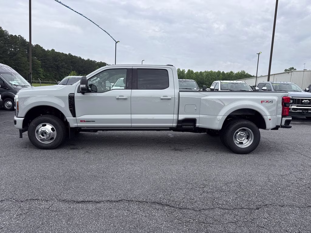 2026 Avalanche Ford Super Duty F-350 DRW 4X4 Truck