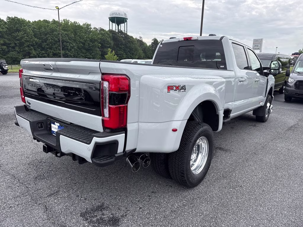 2026 Avalanche Ford Super Duty F-350 DRW 4X4 Truck