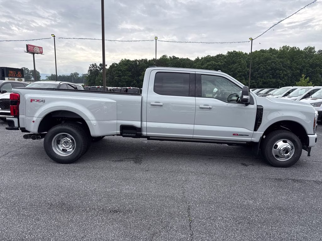 2026 Avalanche Ford Super Duty F-350 DRW 4X4 Truck