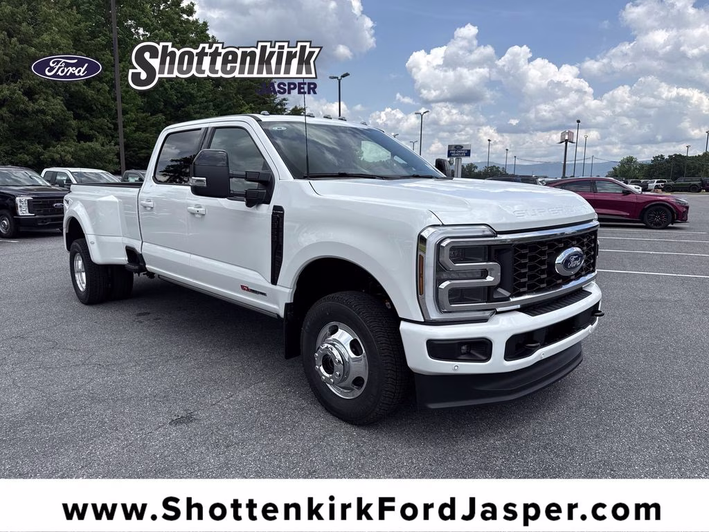 2026 Star White Metallic Tri-Coat Ford Super Duty F-350 DRW Platinum 4X4 Truck