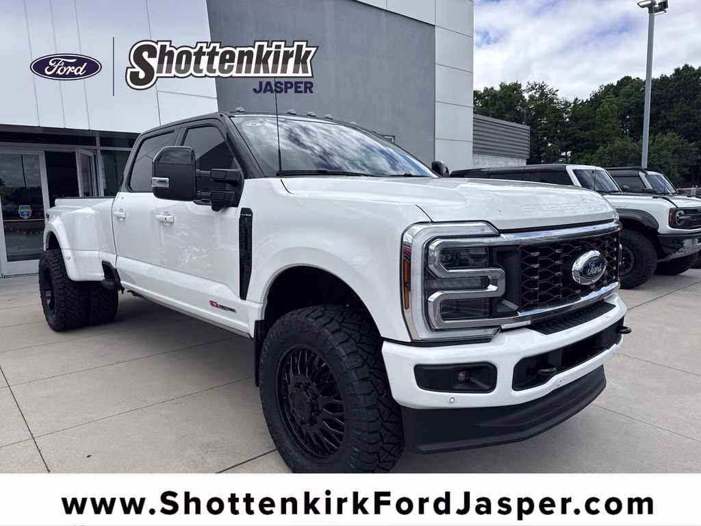 2026 Star White Metallic Tri-Coat Ford Super Duty F-350 DRW Platinum 4X4 Truck