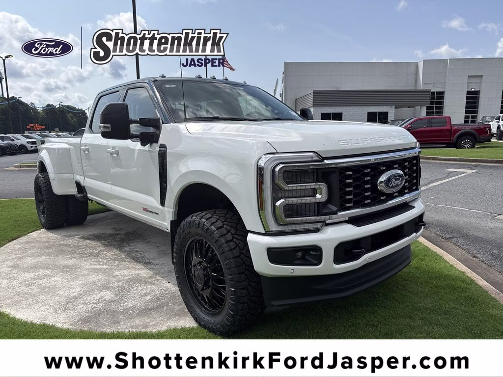 2026 Star White Metallic Tri-Coat Ford Super Duty F-350 DRW Platinum 4X4 Truck