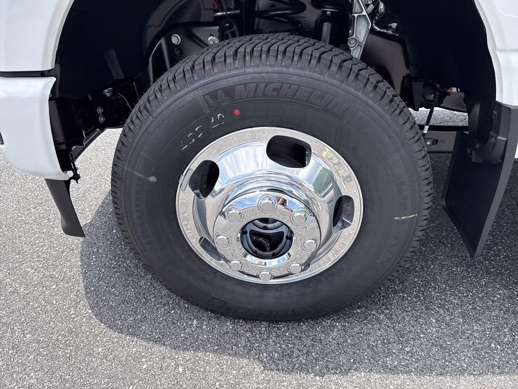 2026 Star White Metallic Tri-Coat Ford Super Duty F-350 DRW Platinum 4X4 Truck