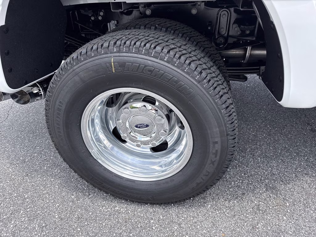 2026 Star White Metallic Tri-Coat Ford Super Duty F-350 DRW Platinum 4X4 Truck