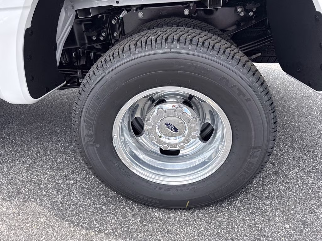 2026 Star White Metallic Tri-Coat Ford Super Duty F-350 DRW Platinum 4X4 Truck