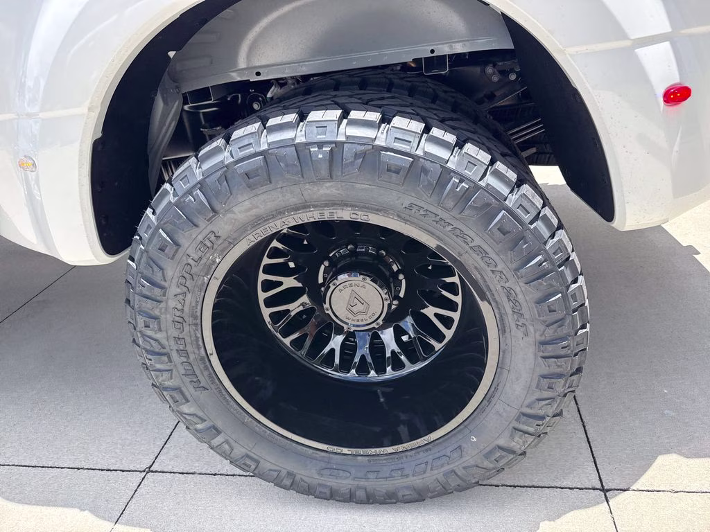 2026 Star White Metallic Tri-Coat Ford Super Duty F-350 DRW Platinum 4X4 Truck