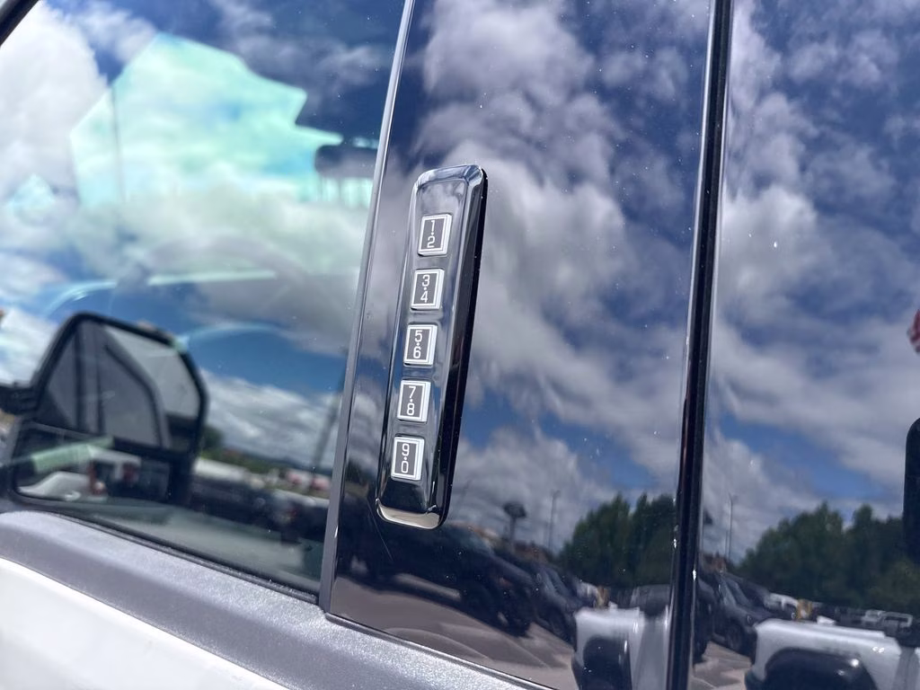 2026 Star White Metallic Tri-Coat Ford Super Duty F-350 DRW Platinum 4X4 Truck