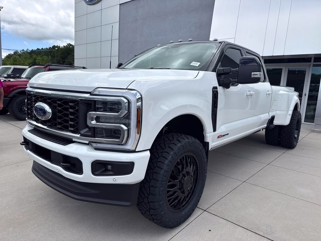 2026 Star White Metallic Tri-Coat Ford Super Duty F-350 DRW Platinum 4X4 Truck