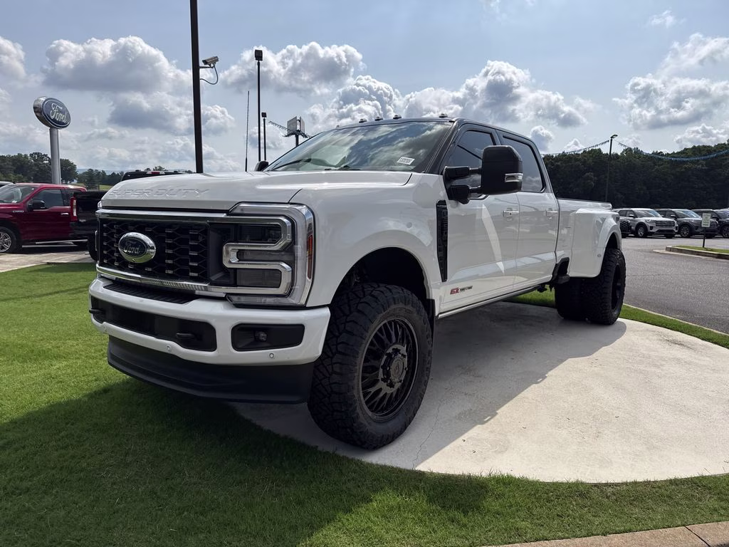 2026 Star White Metallic Tri-Coat Ford Super Duty F-350 DRW Platinum 4X4 Truck