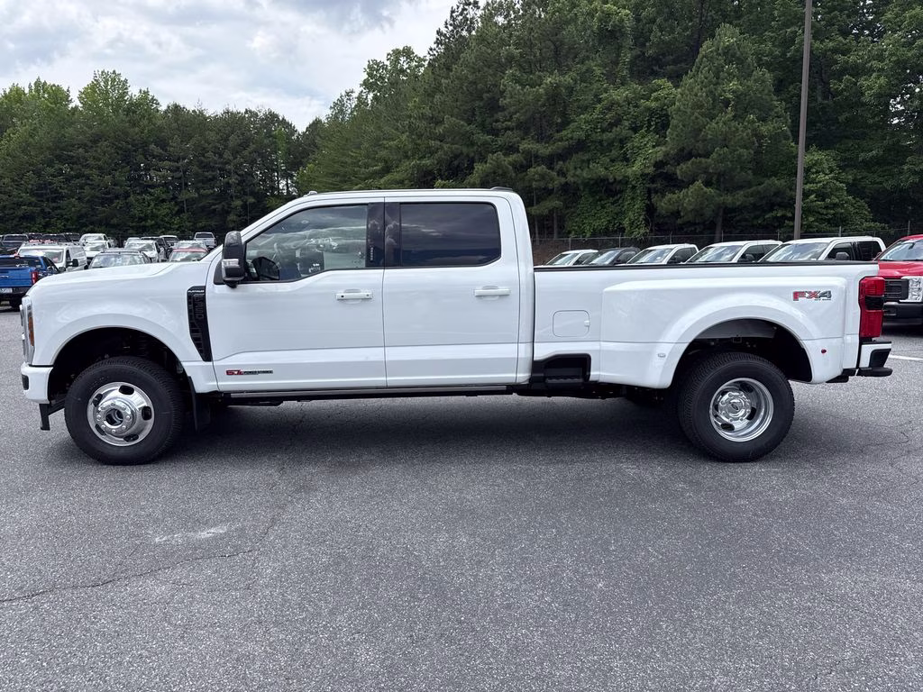2026 Star White Metallic Tri-Coat Ford Super Duty F-350 DRW Platinum 4X4 Truck