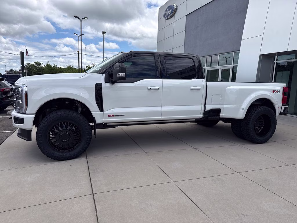 2026 Star White Metallic Tri-Coat Ford Super Duty F-350 DRW Platinum 4X4 Truck